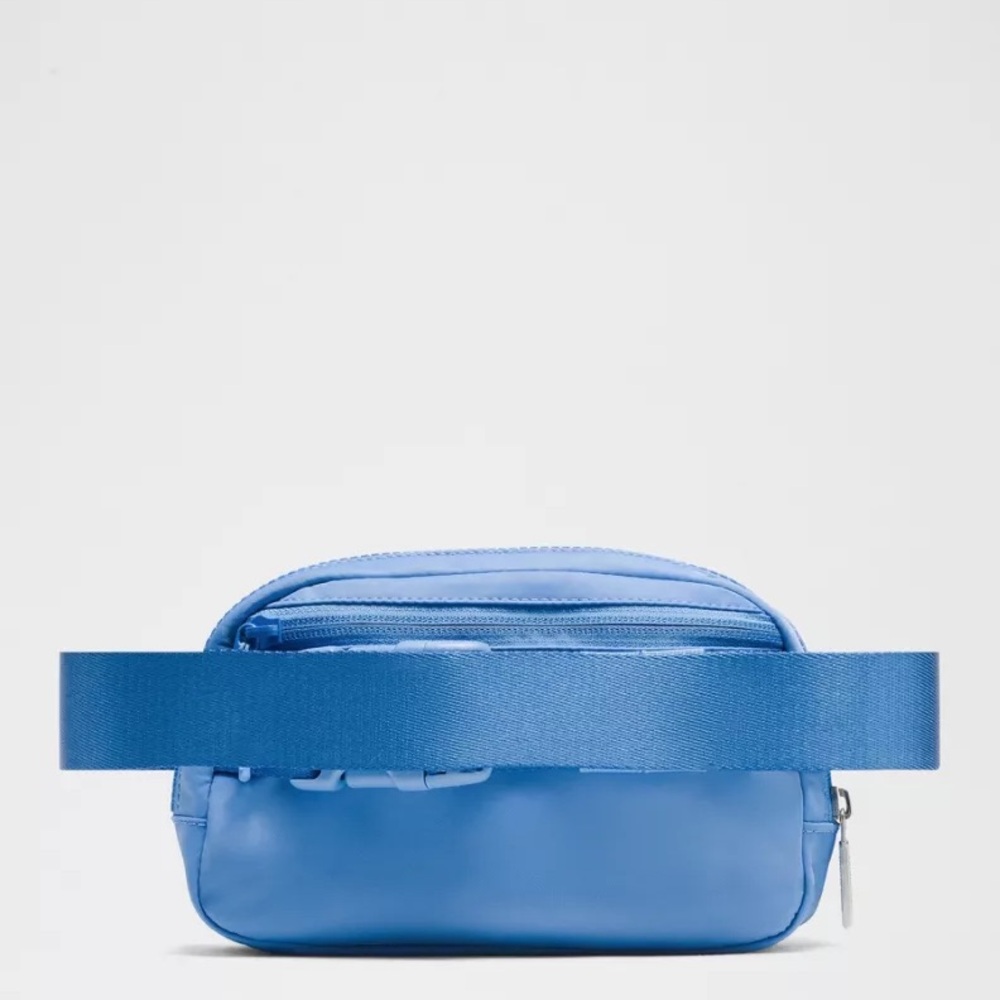 Lululemon Everywhere Belt Bag 1L- Pool Party - Picture 5 of 6